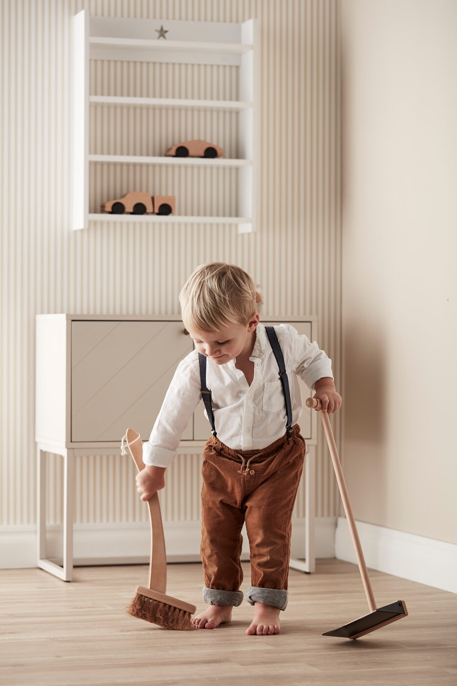 Children's brush and store pan set