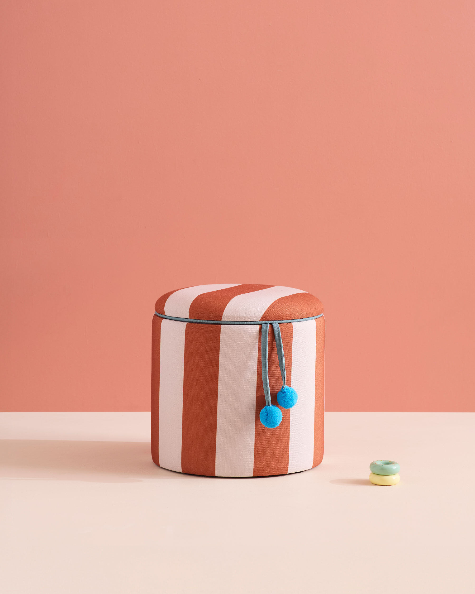 Sittpuff cylinder med förvaring brun 30 cm |  | Bra Leksaker