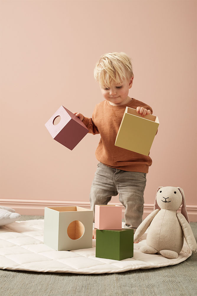 Stacking cubes in wood | Kid's Concept